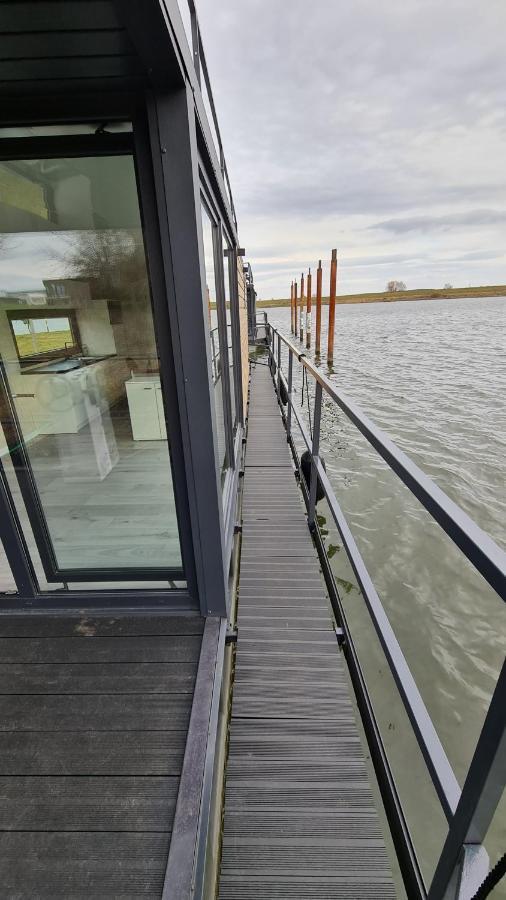 Готель Hausboote Unteres Odertal Hausboot Kranich Шведт Екстер'єр фото