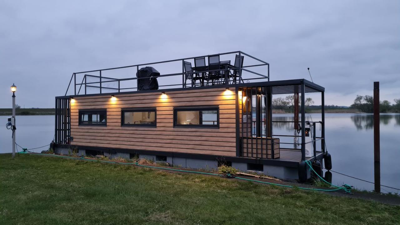 Готель Hausboote Unteres Odertal Hausboot Kranich Шведт Екстер'єр фото